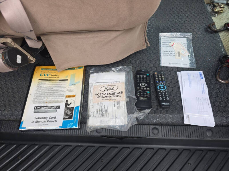 2003 Ford E-Series E-250 SD