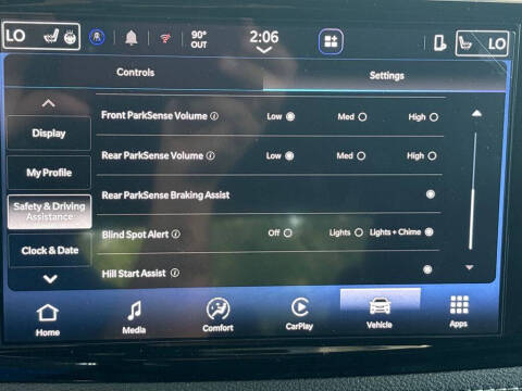 2027 Chrysler Pacifica Select