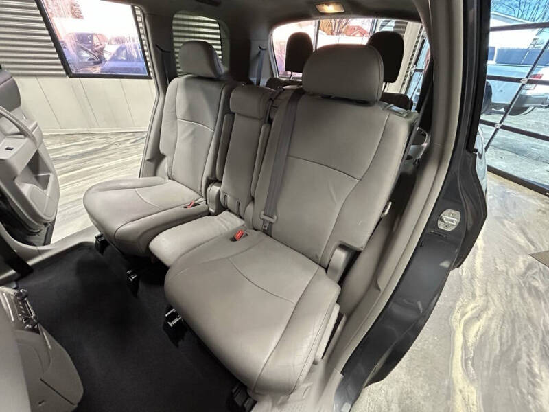 2011 Toyota Highlander SE