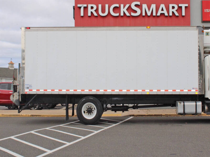 2018 Freightliner M2 106