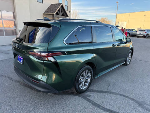2024 Toyota Sienna LE 8-Passenger