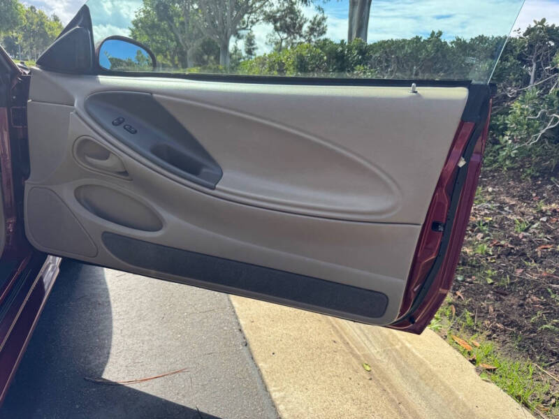 2004 Ford Mustang GT Deluxe