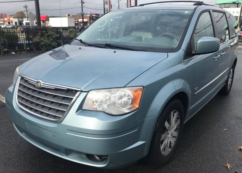 2009 Chrysler Town and Country for sale at MAGIC AUTO SALES in Little Ferry NJ