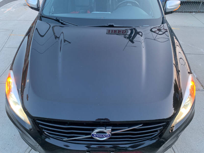 2016 Volvo XC60 T6 Drive-E R-Design