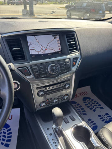 2017 Nissan Pathfinder SL