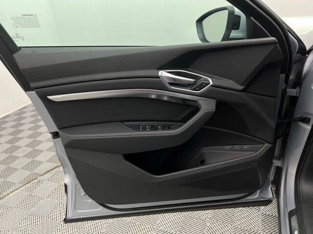 2022 Audi e-tron quattro Premium