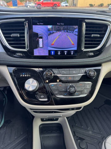 2017 Chrysler Pacifica Hybrid Platinum