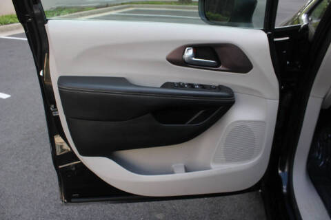 2024 Chrysler Voyager LX