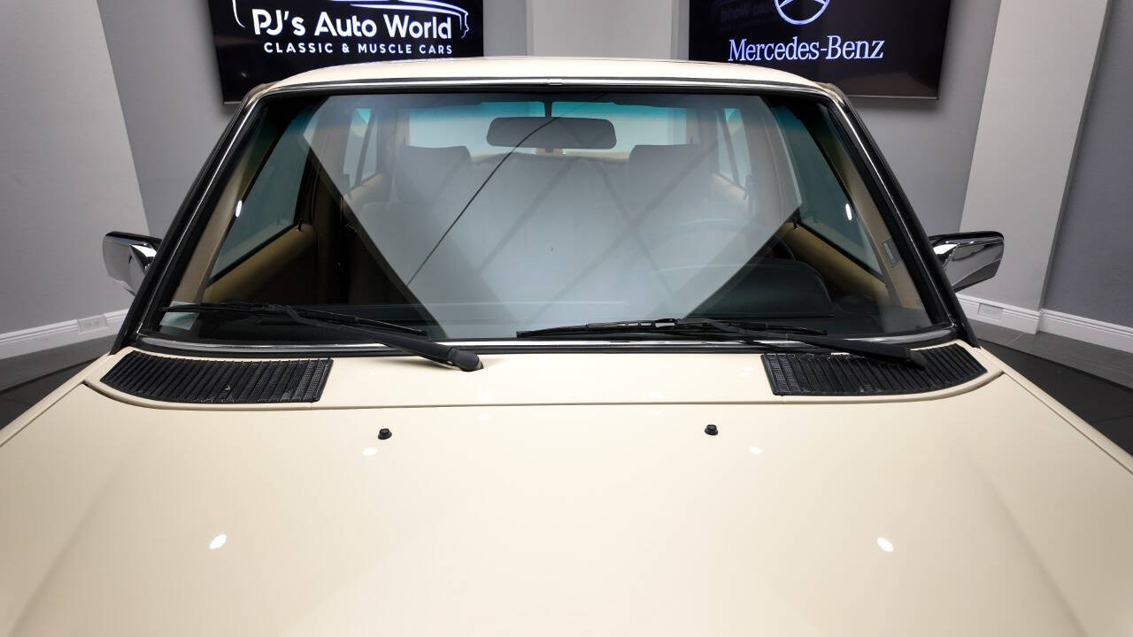 1983 Mercedes-Benz 240-Class 10