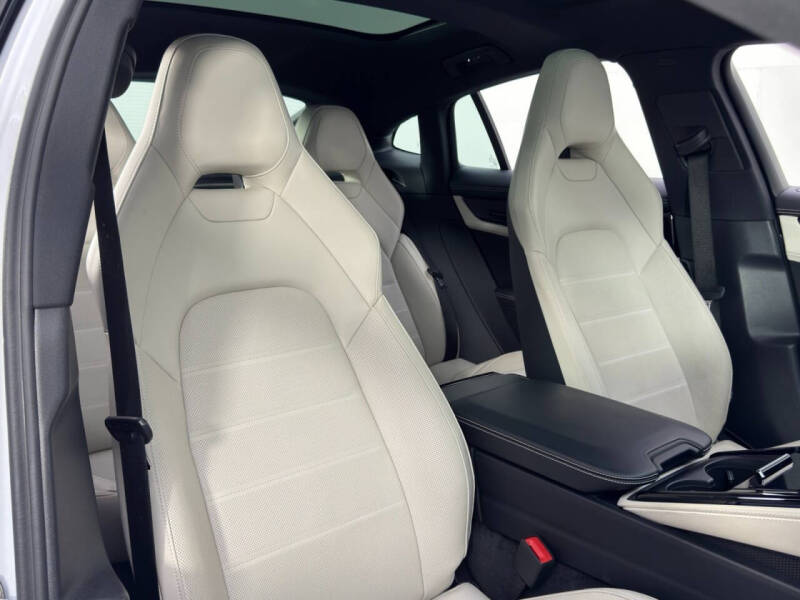 2024 Porsche Panamera 4