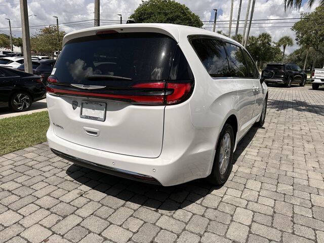 2024 Chrysler Pacifica Touring
