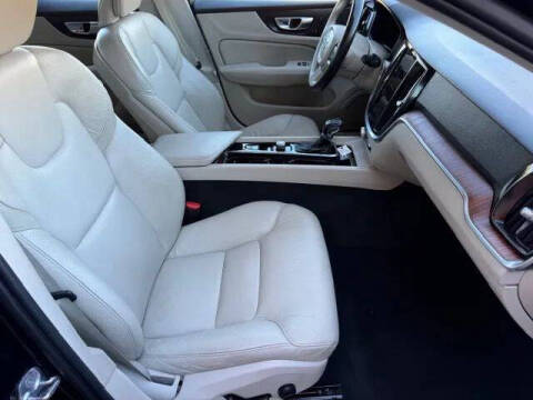 2021 Volvo S60 T5 Momentum