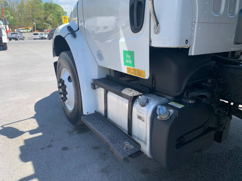 2015 Freightliner M2 106