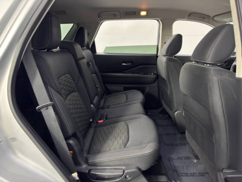 2022 Nissan Pathfinder SV