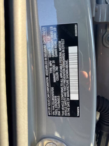 2025 Volvo XC40 B5 Core Bright Theme