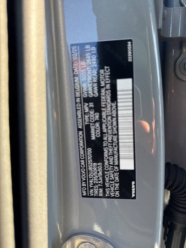 2025 Volvo XC40 B5 Core Bright Theme