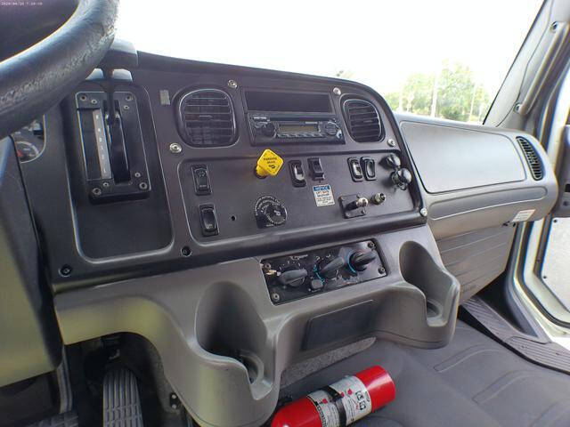 2015 Freightliner M2 106