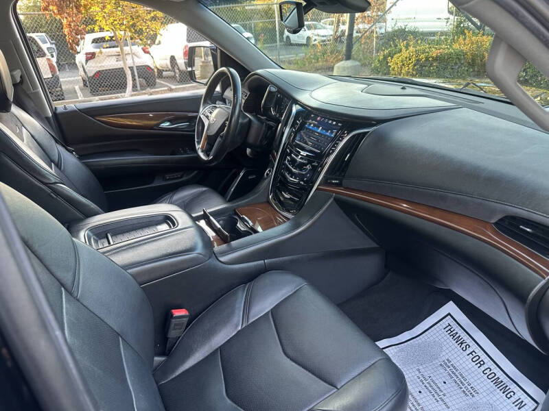 2016 Cadillac Escalade Luxury Collection