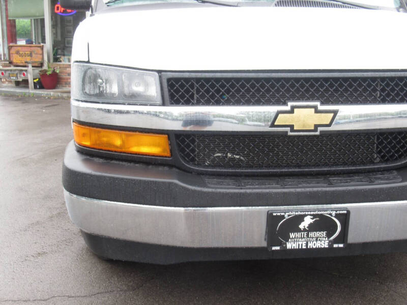 2025 Chevrolet Express LT 3500