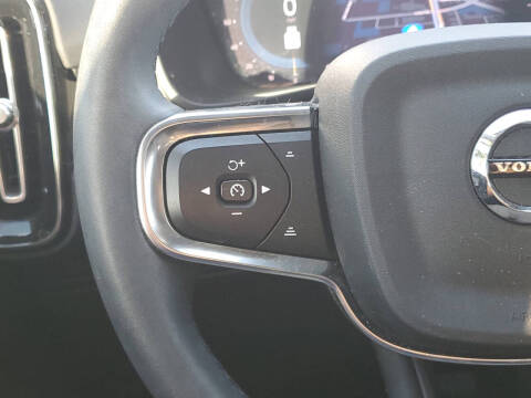 2024 Volvo XC40 B5 Ultimate Bright Theme