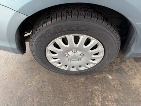 2005 Toyota Sienna LE 8 Passenger