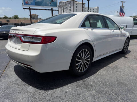 2017 Lincoln Continental Select