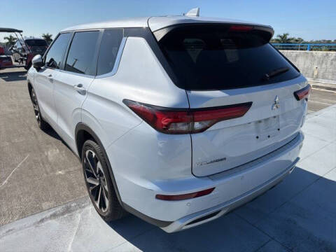 2023 Mitsubishi Outlander SE