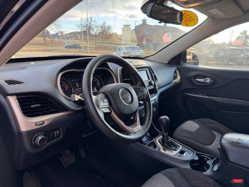 2016 Jeep Cherokee Sport