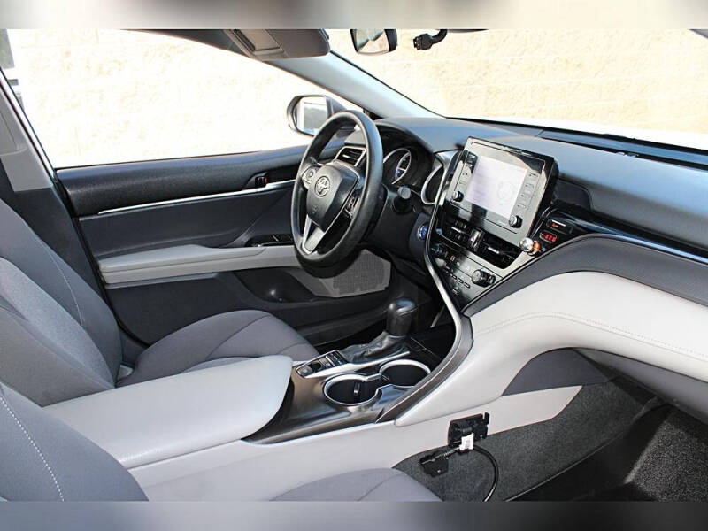 2023 Toyota Camry Hybrid LE