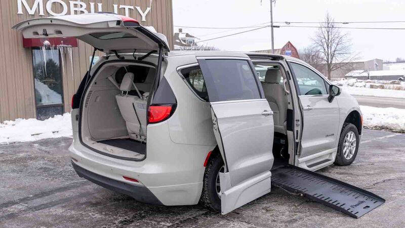 Used 2017 Chrysler Pacifica Touring with VIN 2C4RC1DGXHR644859 for sale in Valders, WI