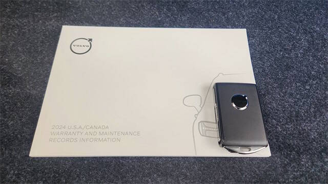 2024 Volvo XC40 B5 Plus Dark Theme