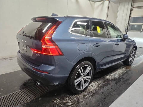2020 Volvo XC60 T8 eAWD Momentum