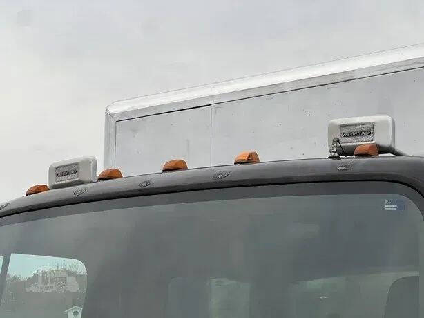 2009 Freightliner M2 106