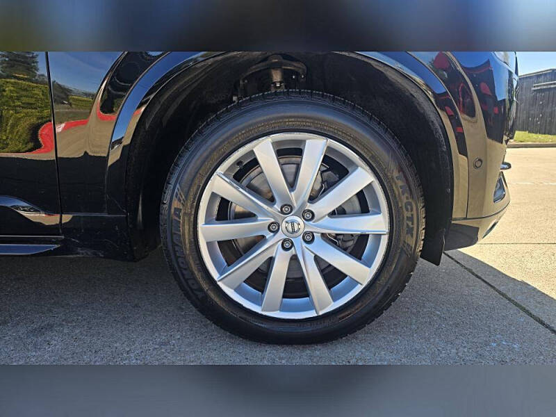 2017 Volvo XC90 T6 Momentum