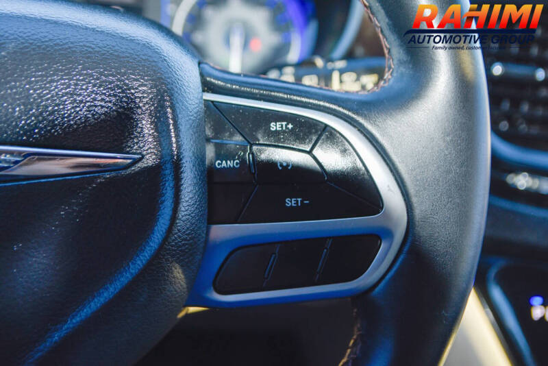 2017 Chrysler Pacifica Touring-L