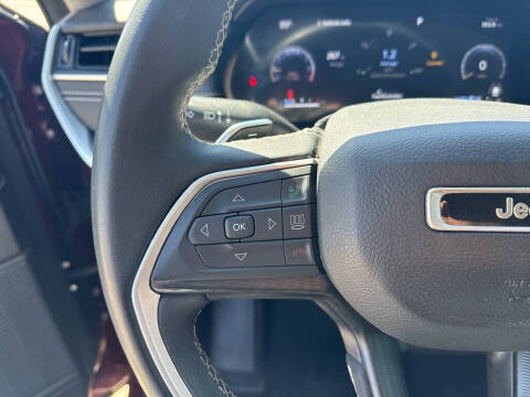 2023 Jeep Grand Cherokee Laredo