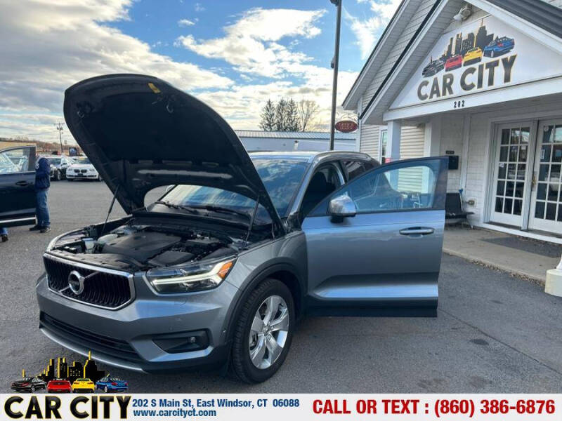 2019 Volvo XC40 T5 Momentum