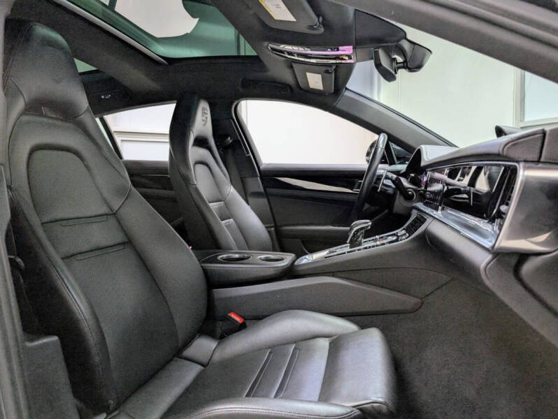 2022 Porsche Panamera 4