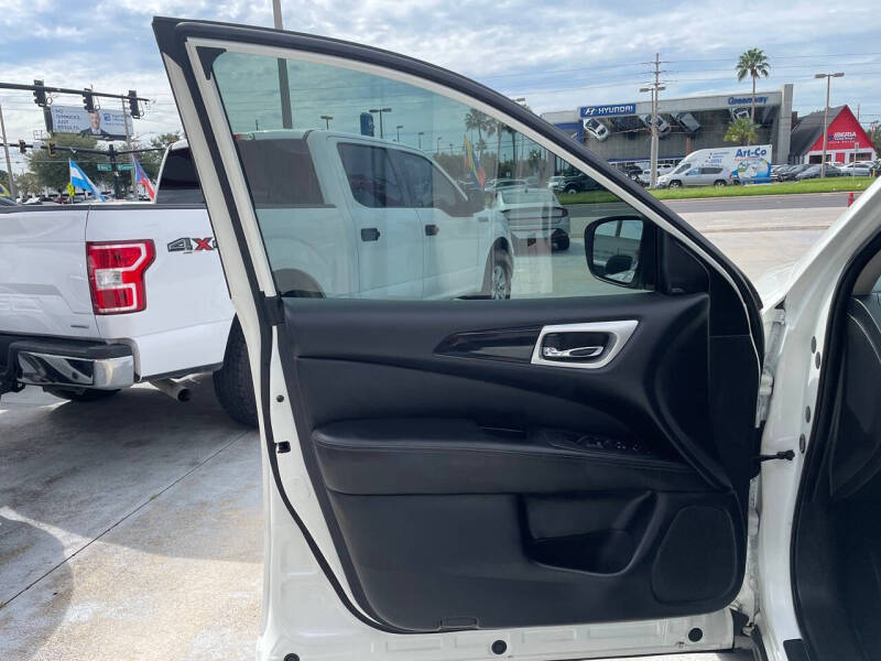 2020 Nissan Pathfinder SV