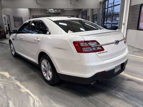 2018 Ford Taurus SEL