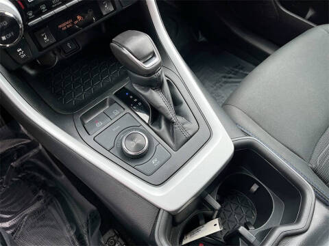 2022 Toyota RAV4 Hybrid SE