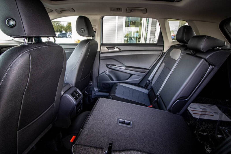 2026 Volkswagen Taos SE Black