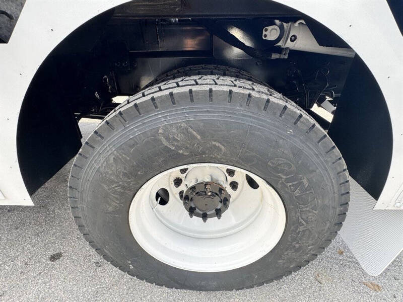 2019 Freightliner M2 106