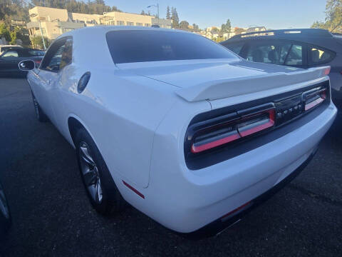 2015 Dodge Challenger SXT