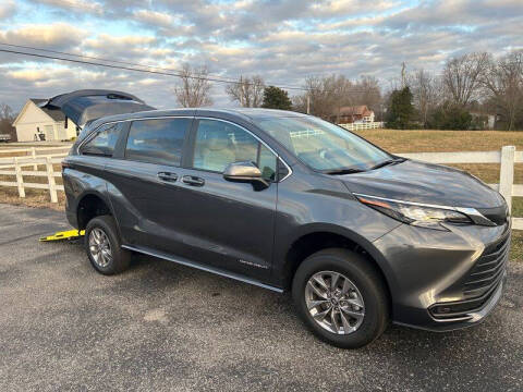 2025 Toyota Sienna LE 8-Passenger