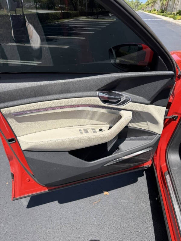 2019 Audi e-tron quattro Premium Plus
