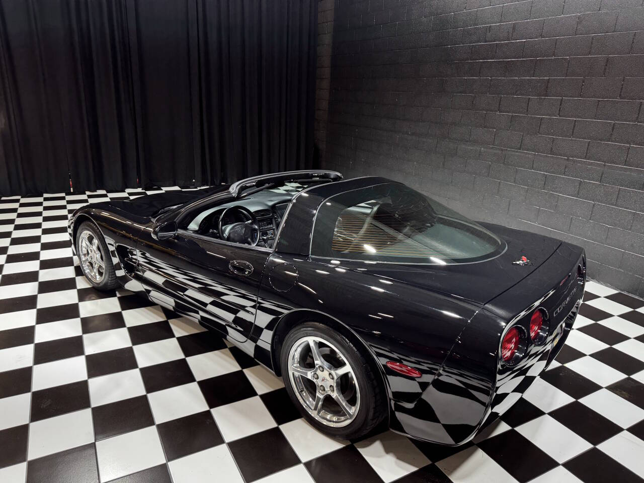 2001 Chevrolet Corvette 15