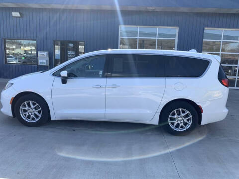2017 Chrysler Pacifica for sale at Twin City Motors in Grand Forks ND