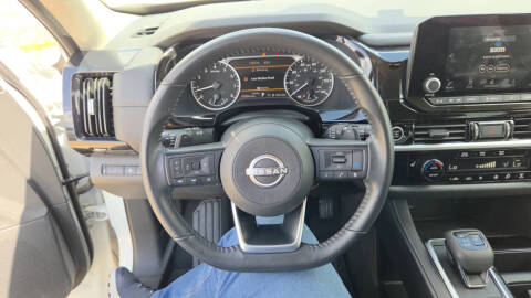 2024 Nissan Pathfinder SV