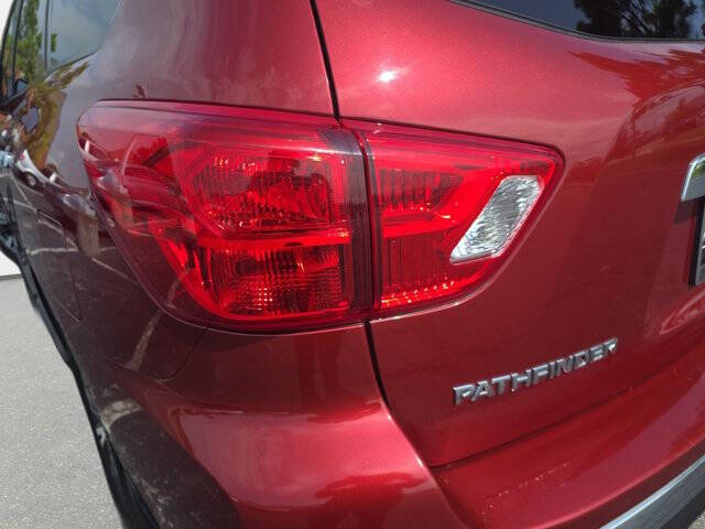 2017 Nissan Pathfinder SL